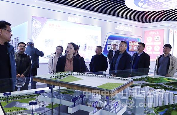 财政厅赵雅玲听展厅汇报 财政厅赵雅玲听展厅汇报