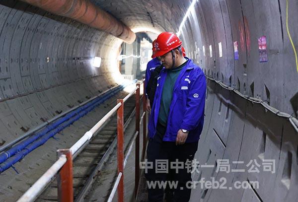 项目领导介绍盾构施工情况——张澳摄 项目领导介绍盾构施工情况——张澳摄