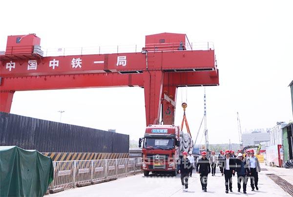 调研人员参观现场 调研人员参观现场