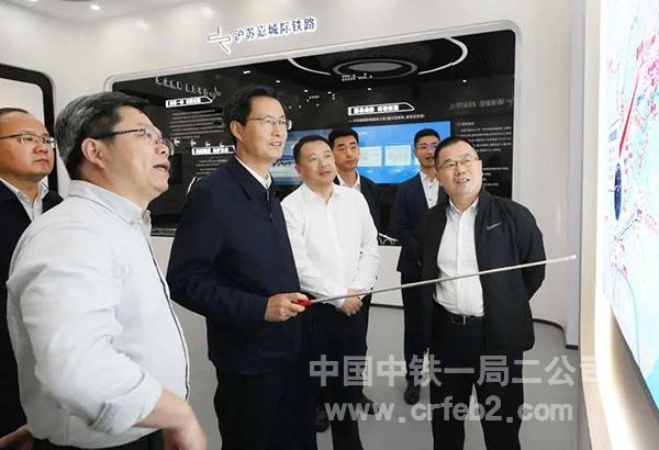 陈伟参观市域铁路展厅 陈伟参观市域铁路展厅