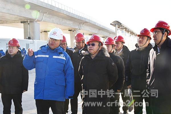 孙璀在施工一线调研 孙璀在施工一线调研
