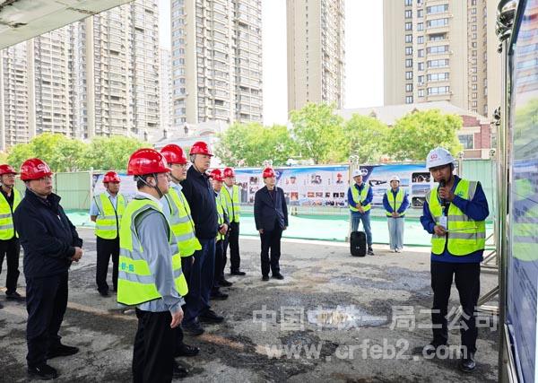 项目经理李西锋作汇报 项目经理李西锋作汇报