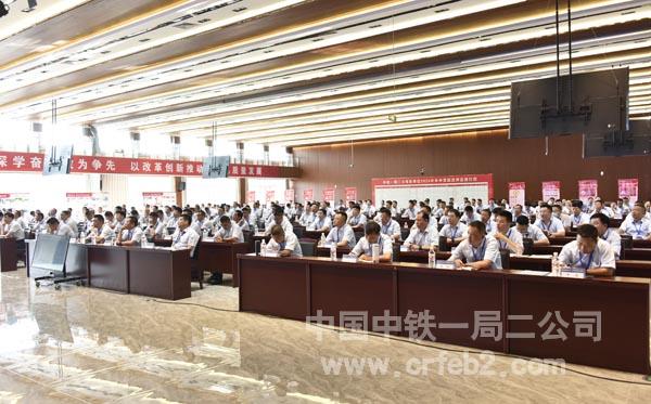 与会人员认真听话 与会人员认真听话