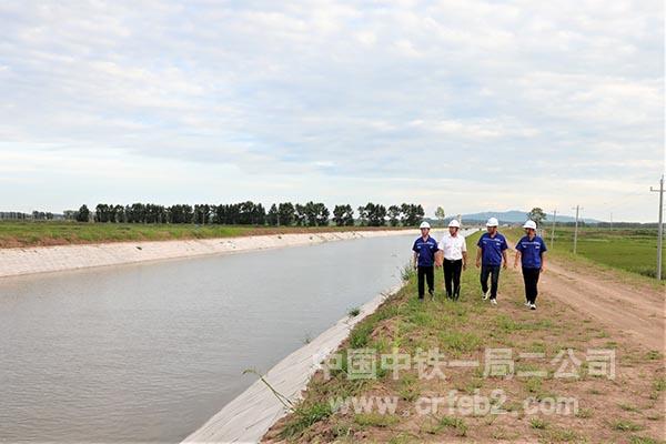 松花江水通过干渠引进农田 松花江水通过干渠引进农田
