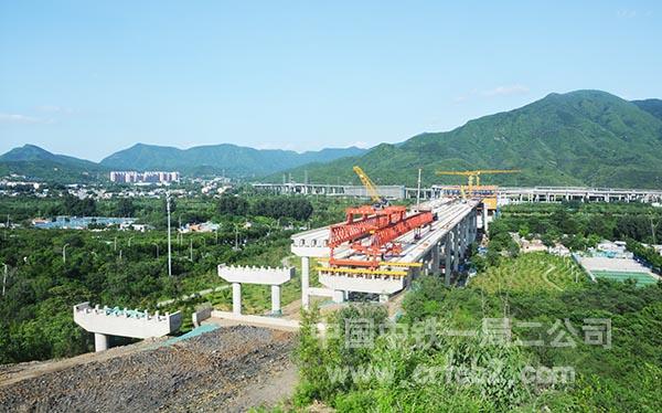 军庄互通立交主线桥预制梁架梁现场 军庄互通立交主线桥预制梁架梁现场