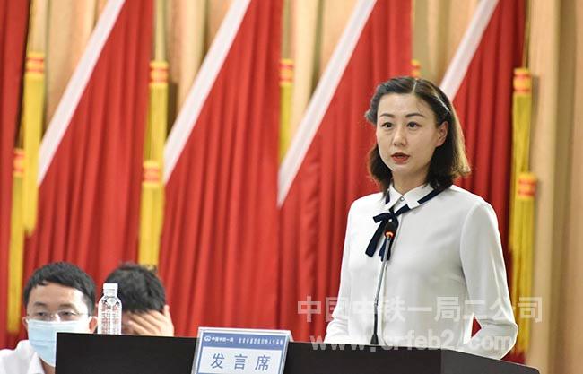 宣读倡议书 宣读倡议书