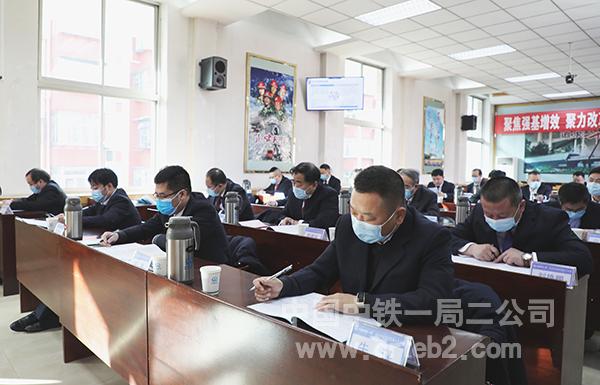 与会人员认真听取职代会报告 与会人员认真听取职代会报告