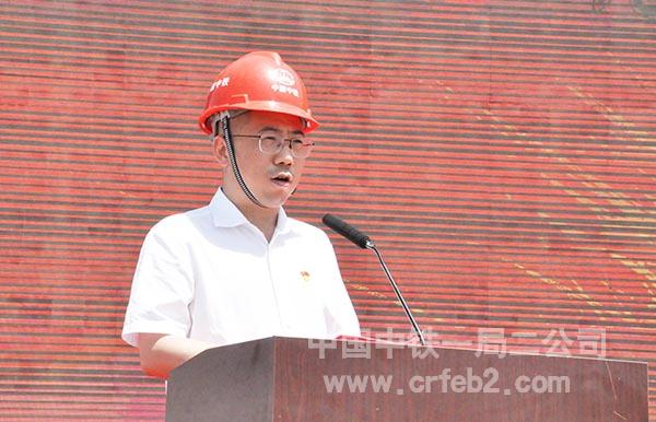 7中铁一局副总经理孔凡强主持活动 7中铁一局副总经理孔凡强主持活动