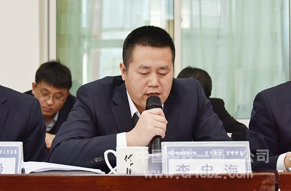 区域分管领导李忠海就完成年度营销指标做表态发言 区域分管领导李忠海就完成年度营销指标做表态发言
