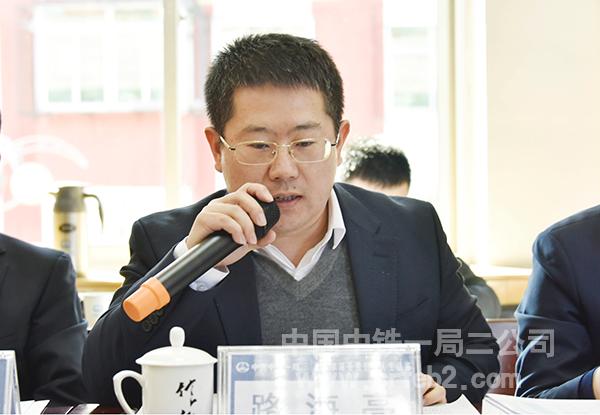 区域分管领导路海亮就完成年度营销指标做表态发言 区域分管领导路海亮就完成年度营销指标做表态发言