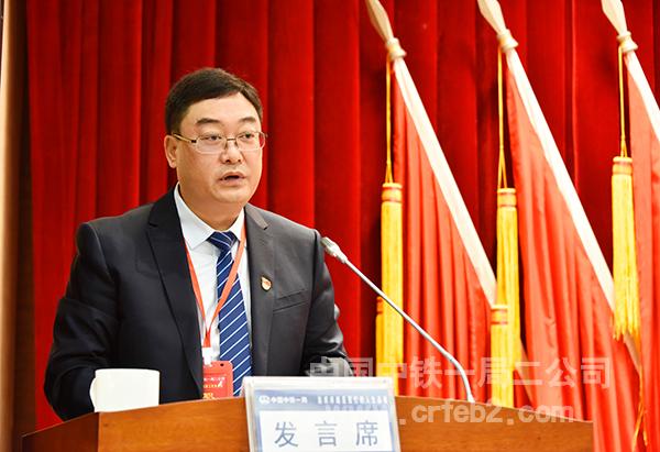 4二公司党委书记、执行董事李永明代表领导班子集体述职述廉 4二公司党委书记、执行董事李永明代表领导班子集体述职述廉
