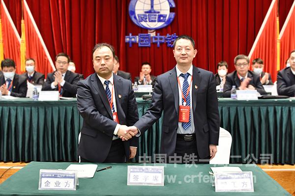 签订《2023年集体合同》2 签订《2023年集体合同》2