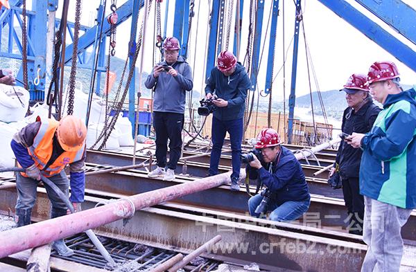 媒体记者现场采访报道 媒体记者现场采访报道
