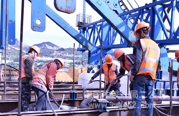 混凝土浇筑施工现场 混凝土浇筑施工现场